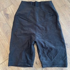 AERIE OFFLINE Real Me Crossover 7" Bike Short Ribbed